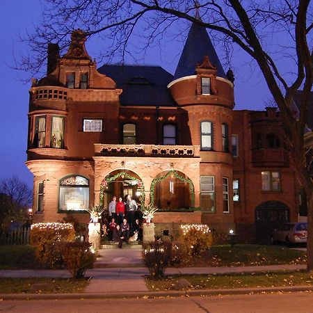 Schuster Mansion Bed & Breakfast ミルウォーキー エクステリア 写真