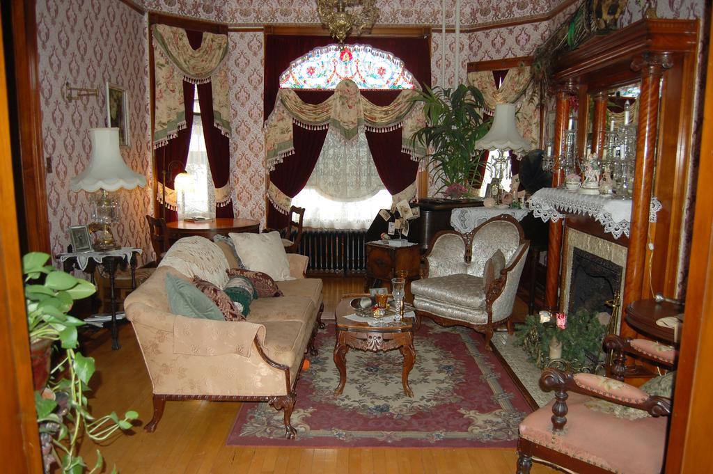 Schuster Mansion Bed & Breakfast ミルウォーキー エクステリア 写真