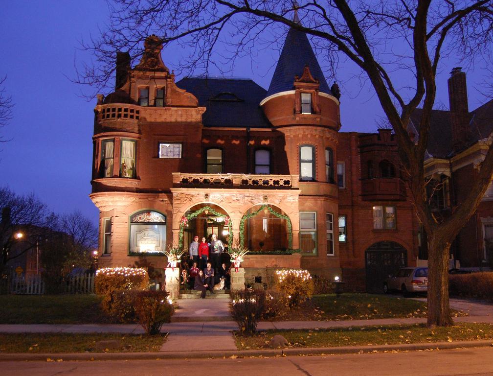 Schuster Mansion Bed & Breakfast ミルウォーキー エクステリア 写真